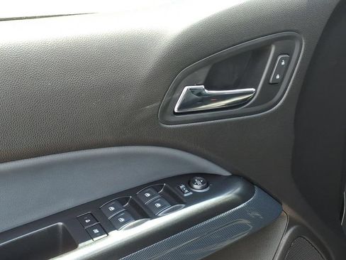 Used 2018 Chevrolet Colorado Z71 AWD/4WD image 4