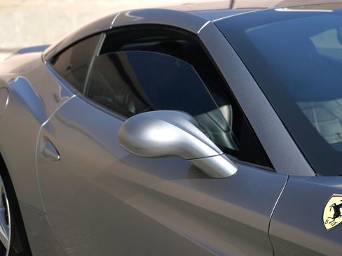 Used 2017 Ferrari California T RWD image 9