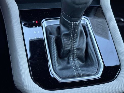 Certified 2025 Subaru Forester Premium image 30