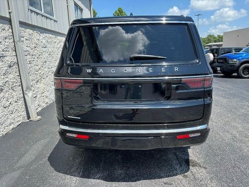Used 2023 Jeep Wagoneer 4WD image 4