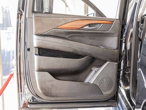 Used 2016 Cadillac Escalade ESV Premium image 35