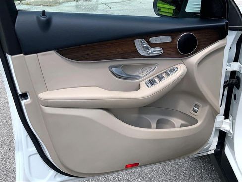 Used 2020 Mercedes-Benz GLC 300 4MATIC image 25