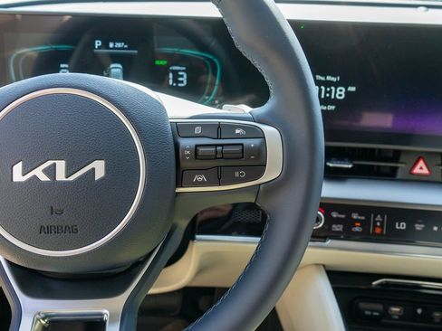 Used 2025 Kia Sportage EX AWD/4WD image 19