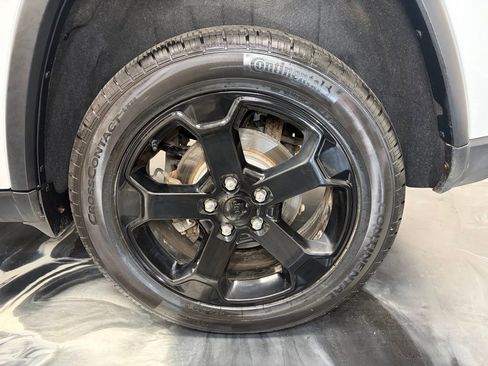 Used 2020 Jeep Grand Cherokee Laredo image 22