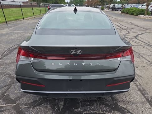 Used 2024 Hyundai Elantra SE FWD image 7
