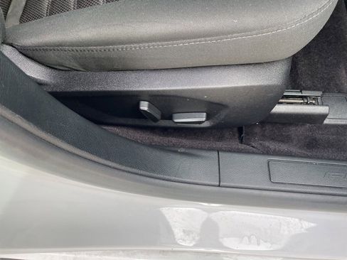 Used 2017 Ford Fusion SE w/ Fusion SE Technology Package image 50