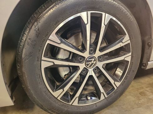 Used 2024 Volkswagen Jetta Sport image 31