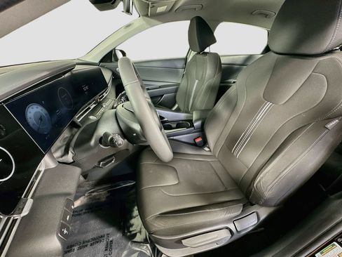 Used 2023 Hyundai Elantra SEL w/ Convenience Package FWD image 17