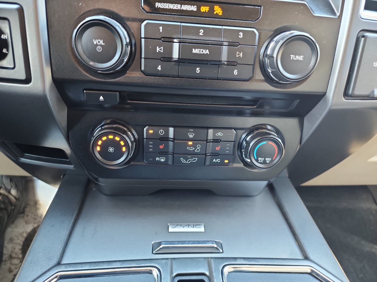 Used 2015 Ford F150 XLT w/ Equipment Group 302A Luxury AWD/4WD image 24