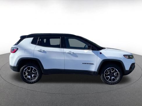 Used 2025 Jeep Compass Trailhawk image 16