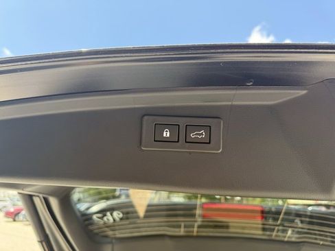 Used 2025 Subaru Outback Premium image 15