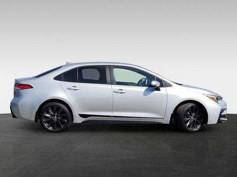 Used 2024 Toyota Corolla SE FWD image 3