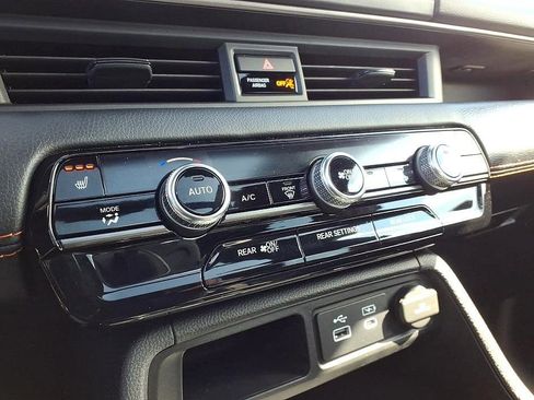 Used 2025 Honda Pilot TrailSport image 28