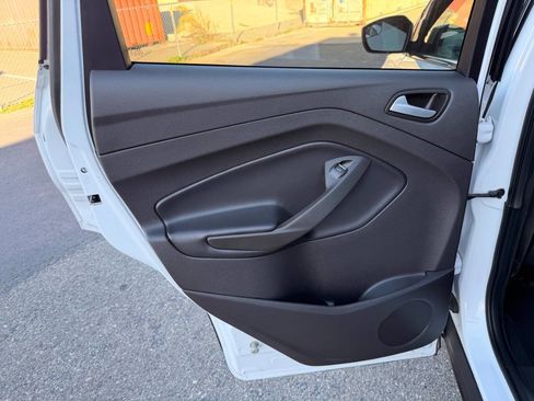 Used 2019 Ford Escape SE FWD image 25