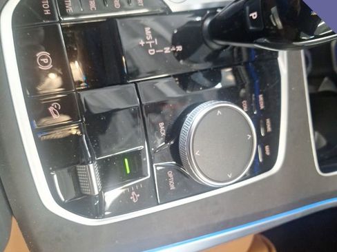 Used 2023 BMW X5 xDrive45e image 9