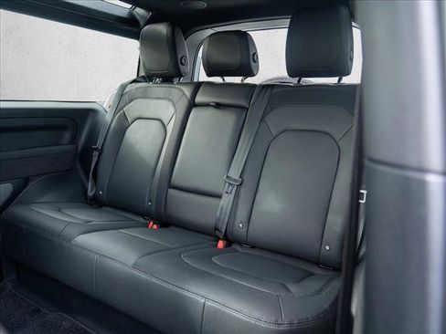 Used 2023 Land Rover Defender 90 X-Dynamic SE image 16