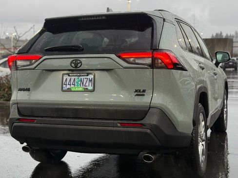 Used 2023 Toyota RAV4 XLE Premium image 5