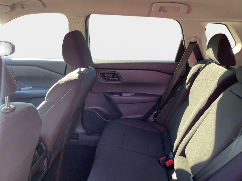 Used 2025 Nissan Rogue S AWD/4WD image 16