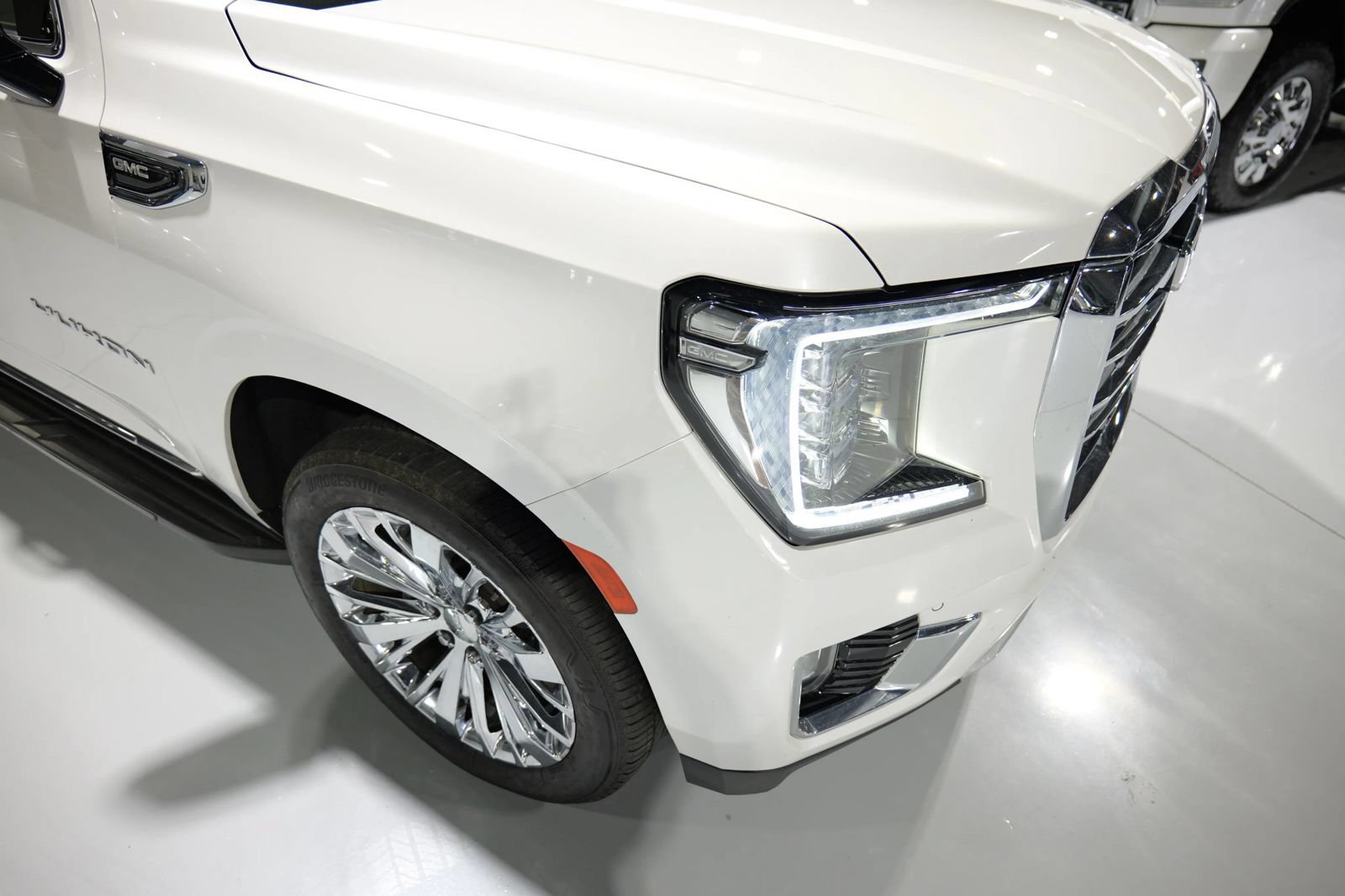 Used 2021 GMC Yukon XL SLT w/ SLT Luxury Plus Package AWD/4WD image 9