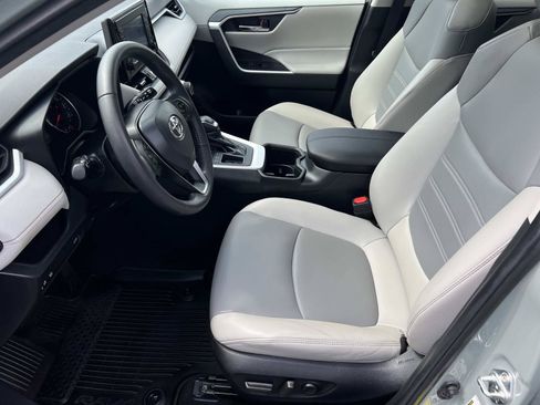 Used 2022 Toyota RAV4 XLE Premium FWD image 9
