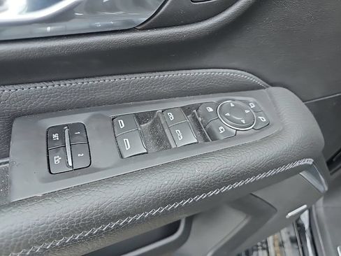 Used 2023 GMC Yukon XL Denali AWD/4WD image 11