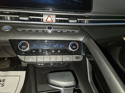 Used 2025 Hyundai Elantra SEL FWD image 22