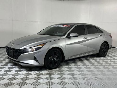 Used 2022 Hyundai Elantra SEL FWD image 4