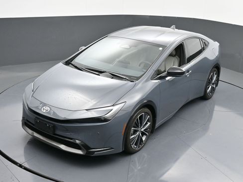 Used 2024 Toyota Prius XLE image 30