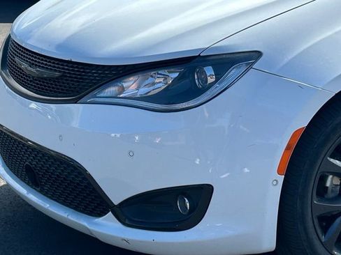 Used 2020 Chrysler Pacifica Touring-L Plus FWD image 11