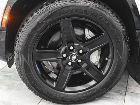 Used 2023 Land Rover Defender 110 X-Dynamic SE image 7