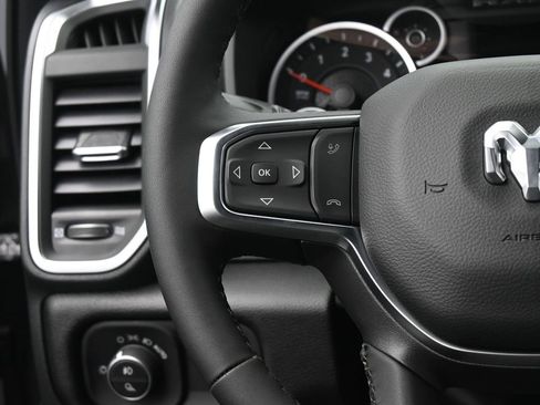 New 2026 RAM 1500 4x4 Crew Cab image 30