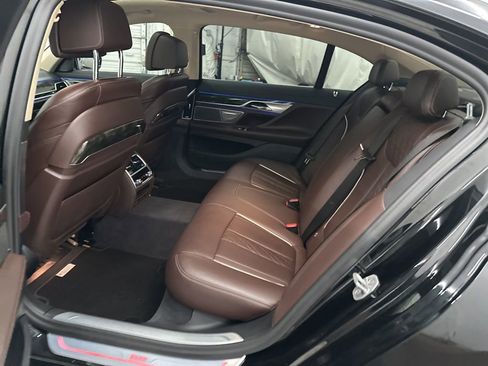 Used 2022 BMW 750i xDrive image 26