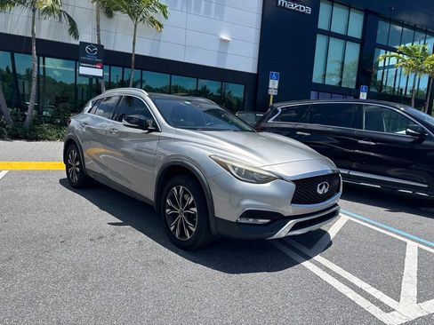 Used 2018 INFINITI QX30 Premium AWD/4WD image 2
