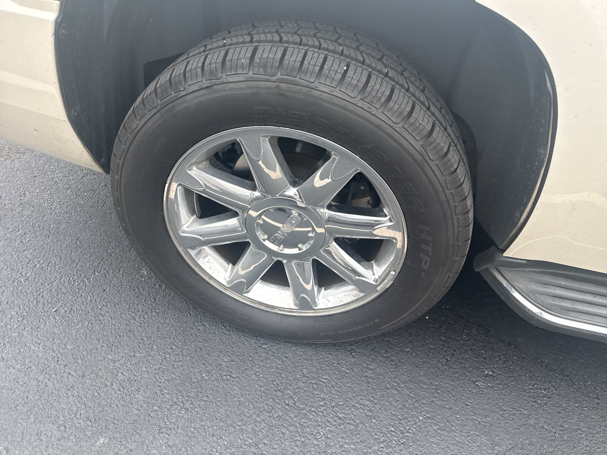 Used 2014 GMC Yukon Denali RWD image 4