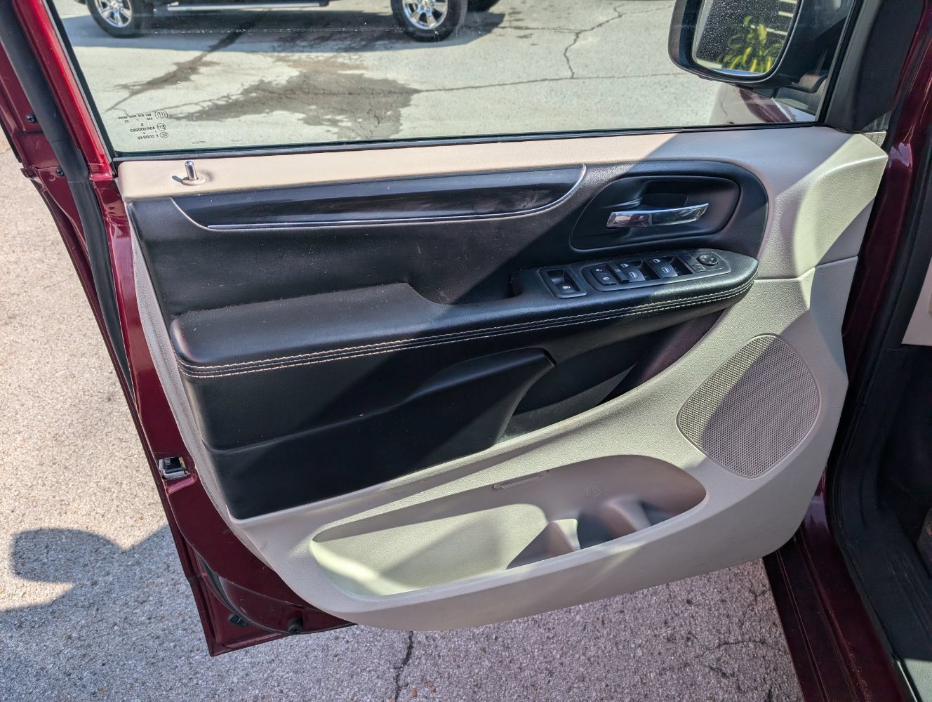 Used 2017 Dodge Grand Caravan SXT FWD image 11