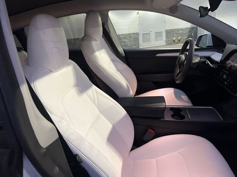 Used 2023 Tesla Model Y Long Range image 21