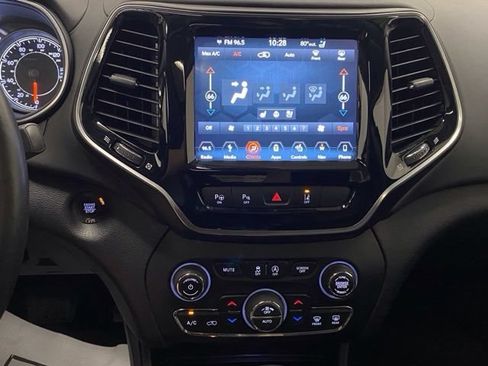 Used 2019 Jeep Cherokee Overland w/ Technology Group AWD/4WD image 35