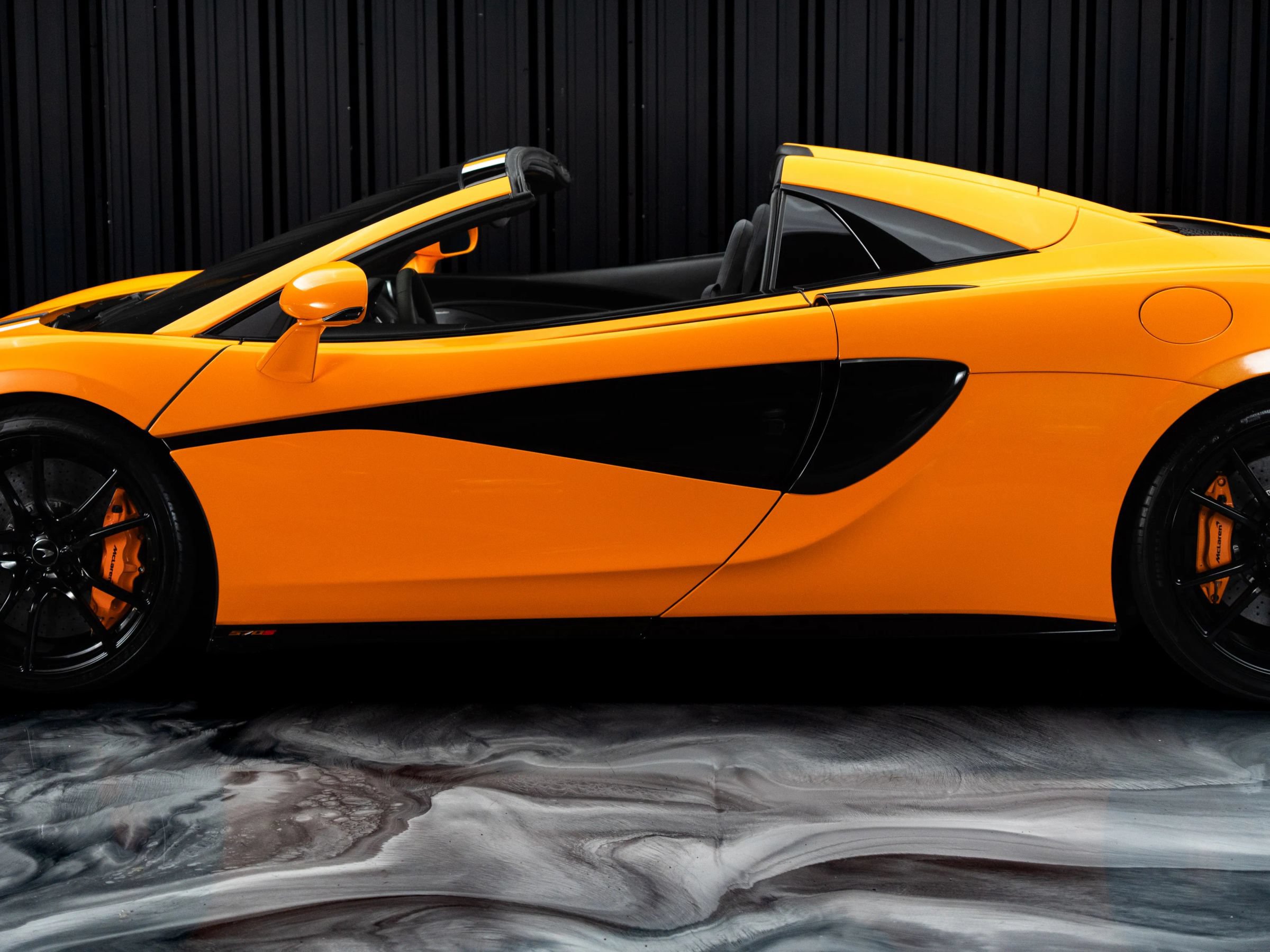 Used 2019 McLaren 570S Spider RWD image 5