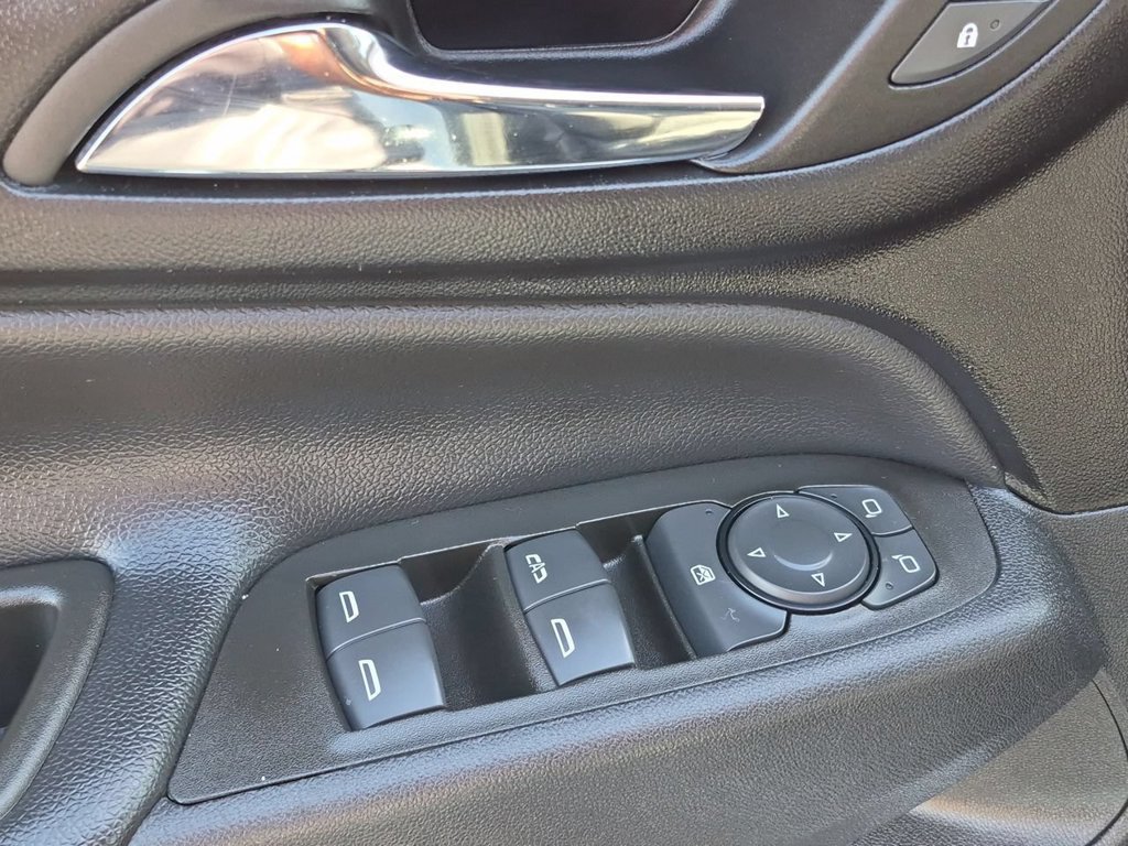 Used 2023 Chevrolet Equinox LT FWD image 23