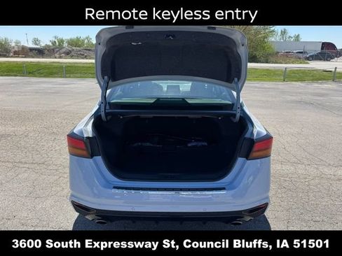 Used 2023 Nissan Altima 2.5 SR FWD image 12