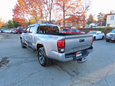 Used 2019 Toyota Tacoma TRD Sport image 4