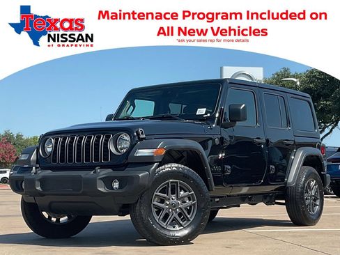 Used 2025 Jeep Wrangler Unlimited Sahara AWD/4WD image 1