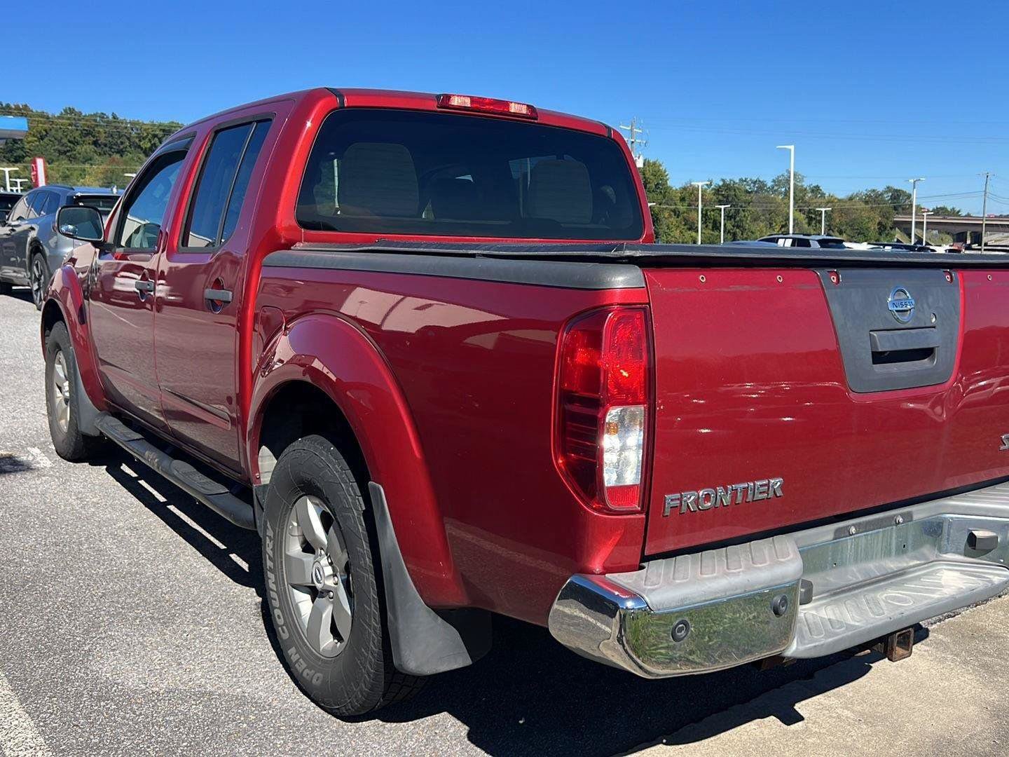 Used 2013 Nissan Frontier SV w/ SV Value Truck Pkg AWD/4WD image 2