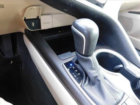 Used 2022 Toyota Camry XLE FWD image 10