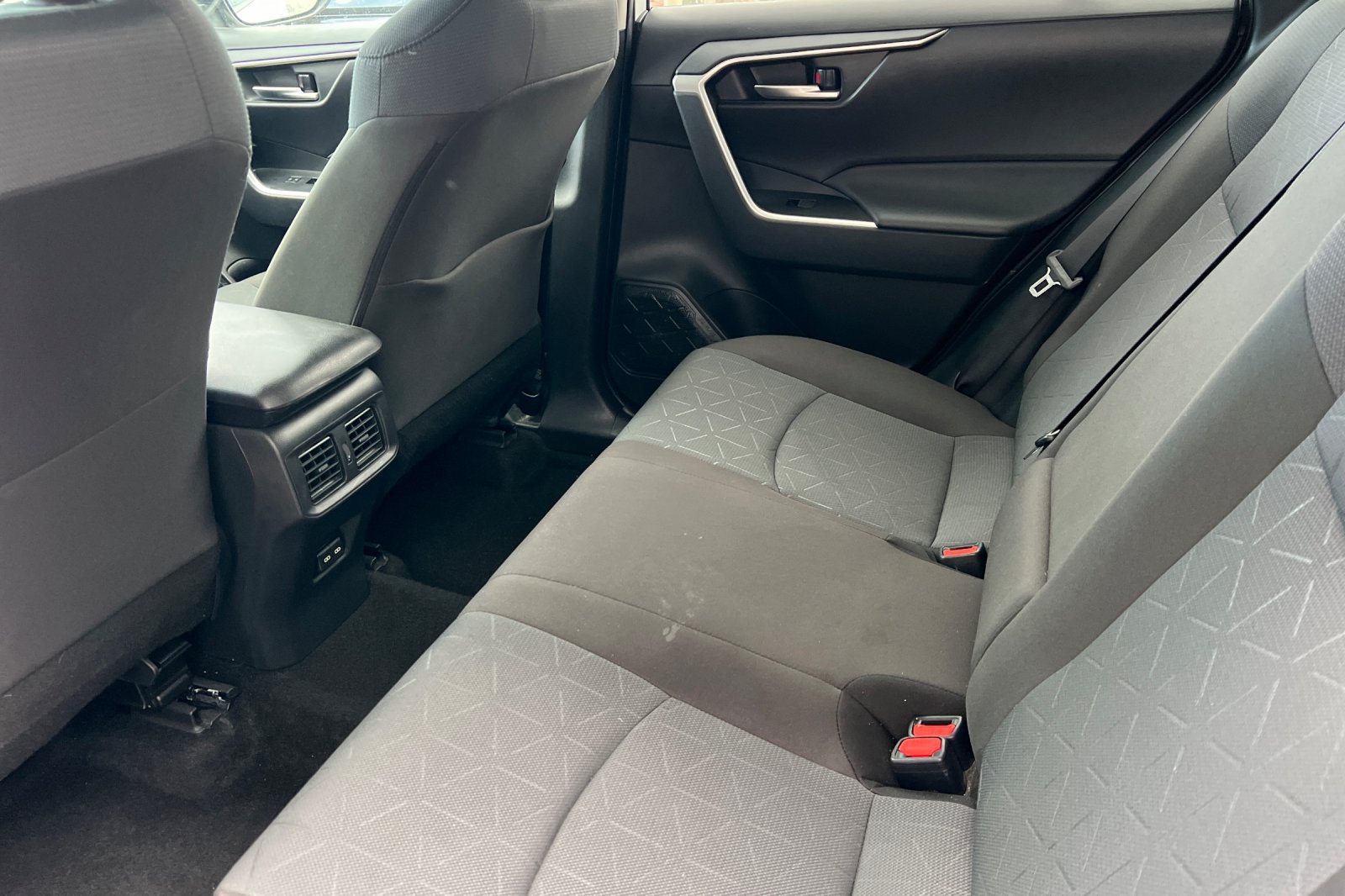 Used 2025 Toyota RAV4 XLE AWD/4WD image 15
