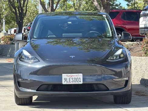 Used 2024 Tesla Model Y Long Range image 9