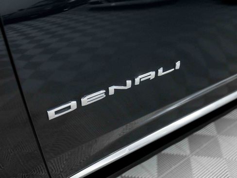 Used 2023 GMC Yukon XL Denali AWD/4WD image 15