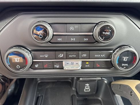 New 2026 Ford Bronco Badlands w/ Sasquatch Package AWD/4WD image 7