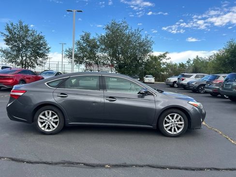 Used 2013 Toyota Avalon XLE FWD image 5
