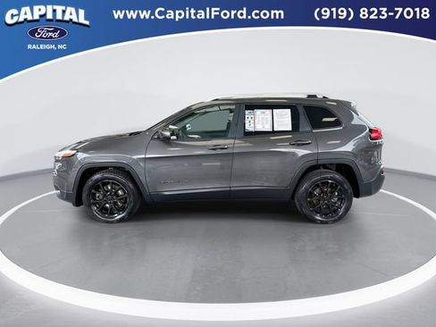 Used 2016 Jeep Cherokee Latitude w/ Safety/Convenience Group FWD image 5